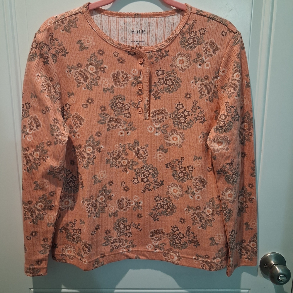 NWOT BLAIR APRICOT COTTON FLORAL HENLEY TOP!